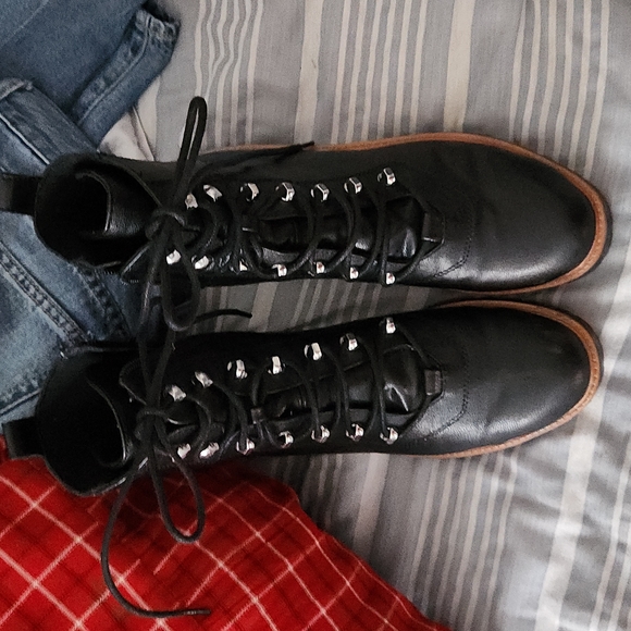 Nine West Combat boots - EUC!!!! Particularly perfect. 👌🏼 - Picture 5 of 7